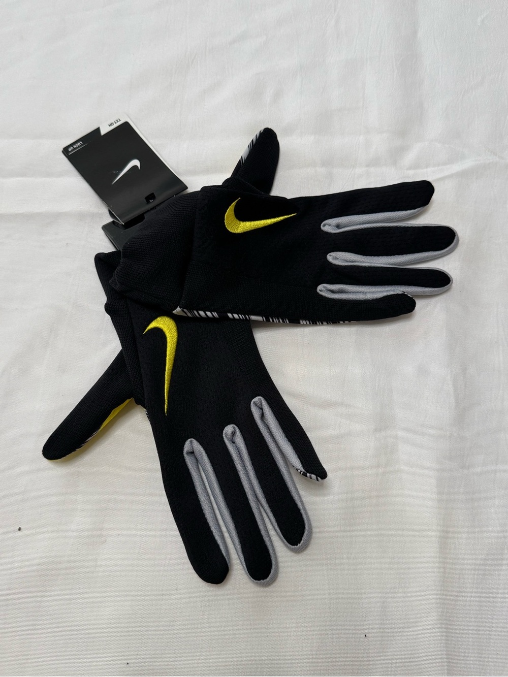 Nike Oregon Ducks Gloves

Brand New with tags